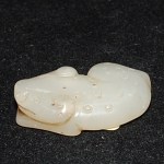 Antiker Kleiner Toad in weisser Jade
